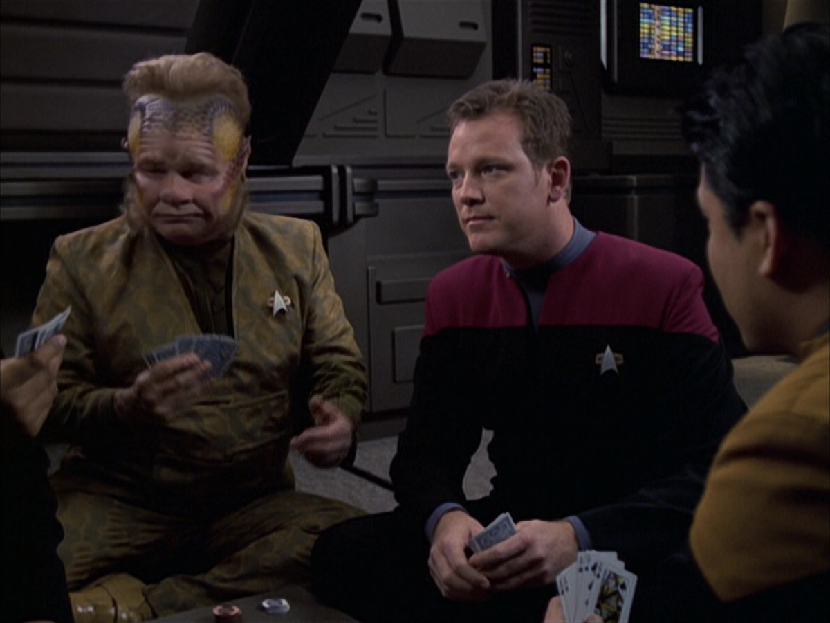 extant_StarTrek_VOY_6x16-Collective_00096.jpg