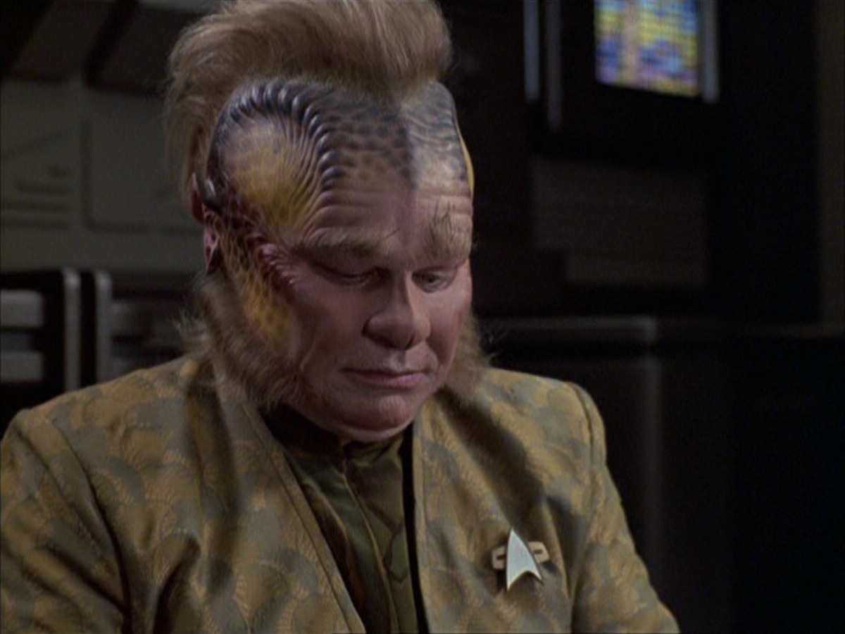 extant_StarTrek_VOY_6x16-Collective_00107.jpg