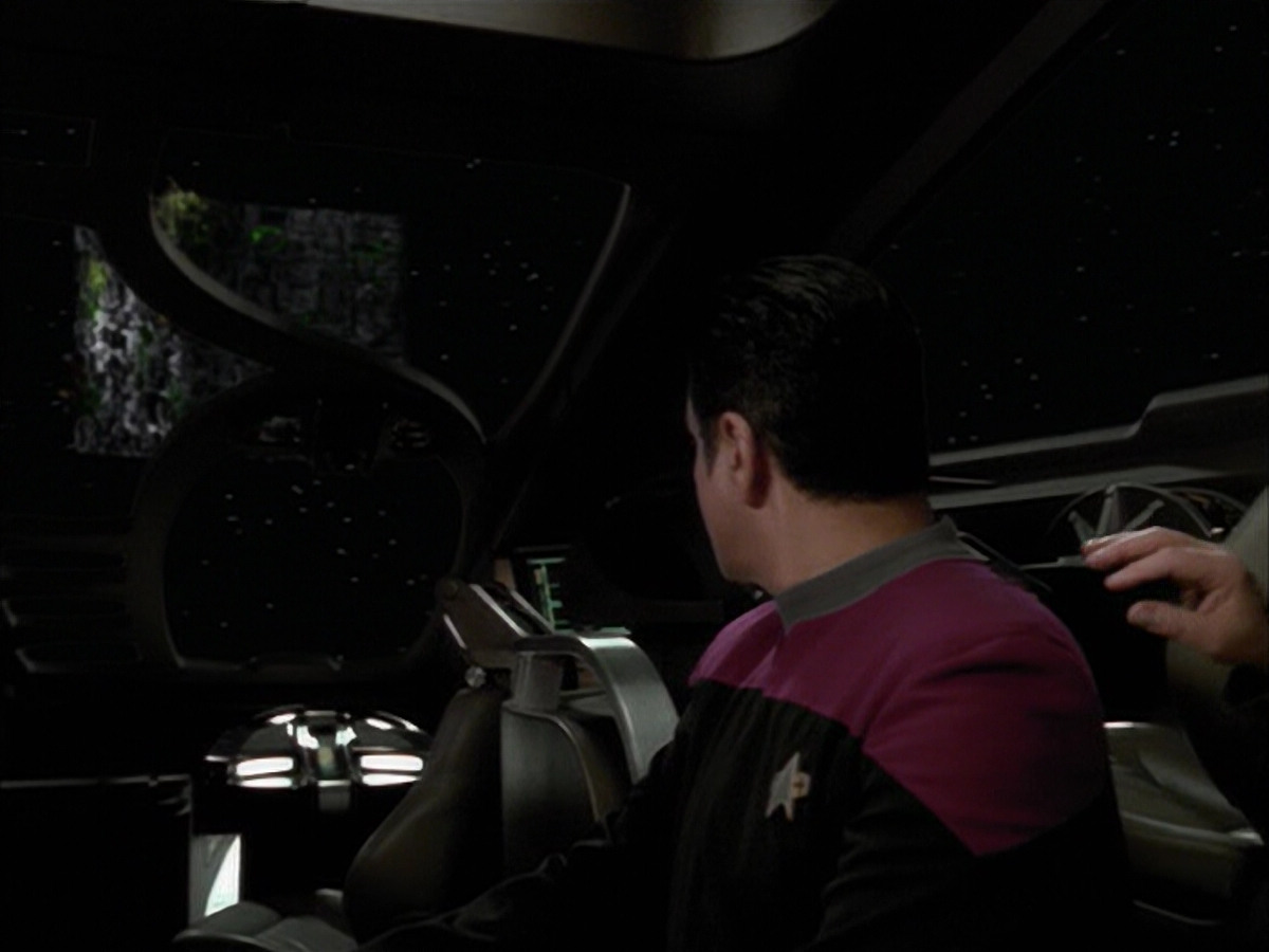 extant_StarTrek_VOY_6x16-Collective_00124.jpg