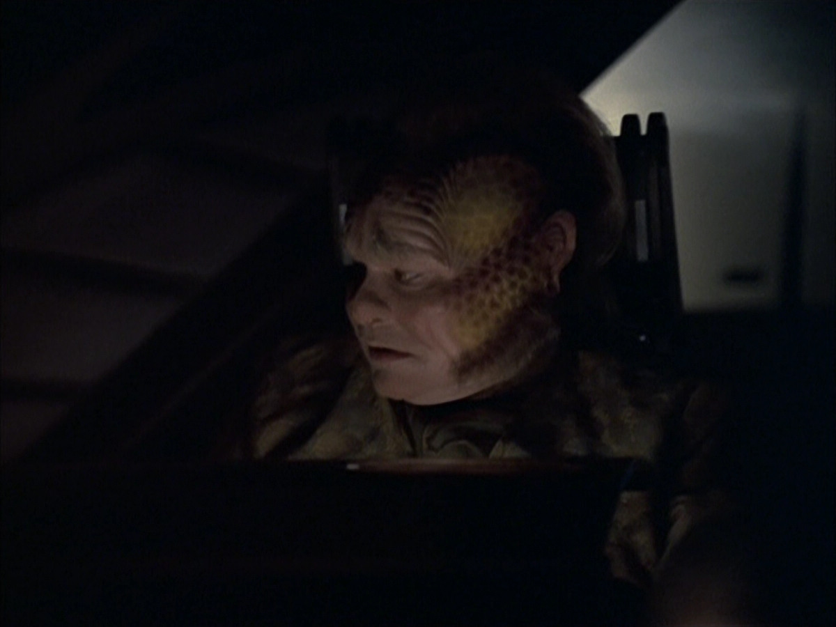 extant_StarTrek_VOY_6x16-Collective_00396.jpg