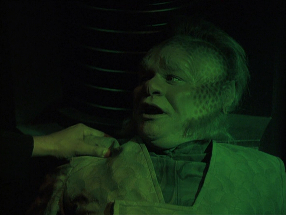 extant_StarTrek_VOY_6x16-Collective_00446.jpg