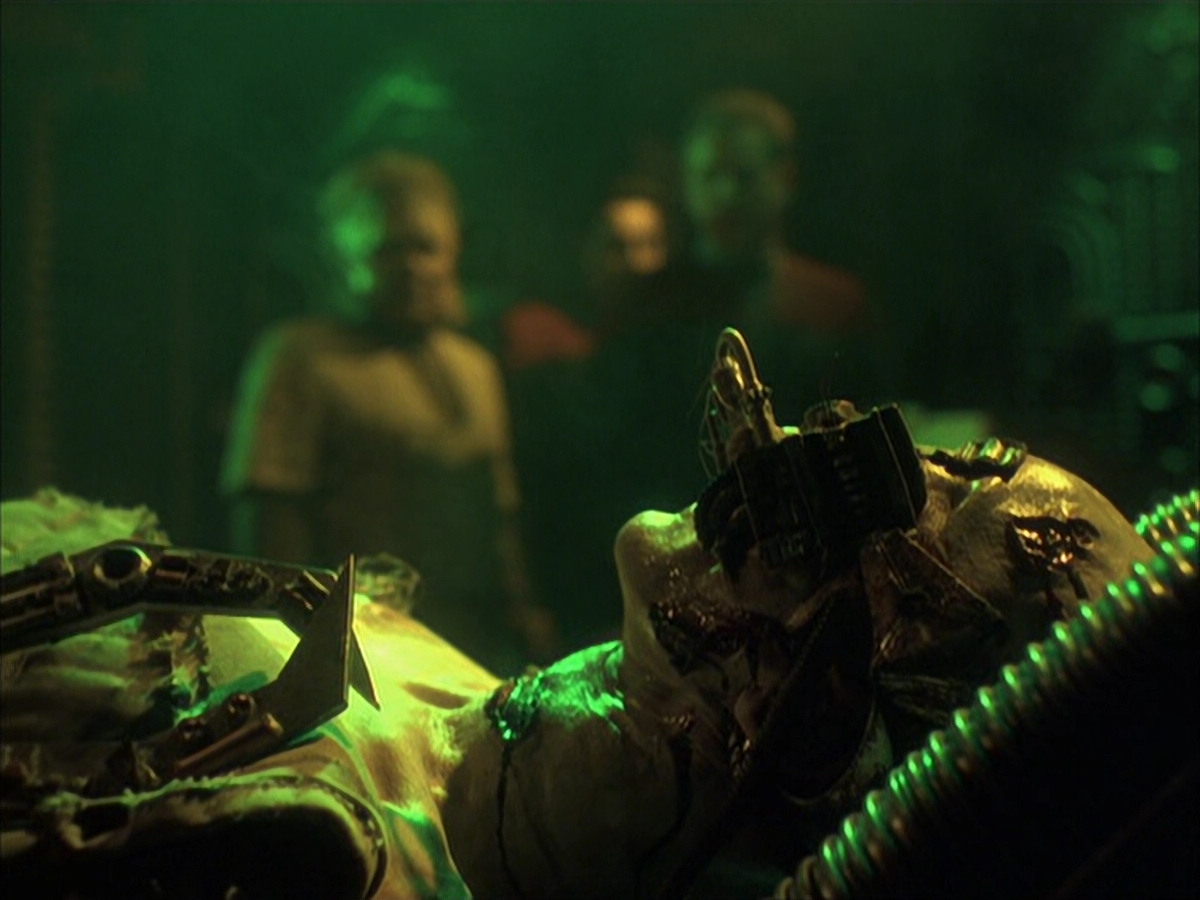 extant_StarTrek_VOY_6x16-Collective_00489.jpg