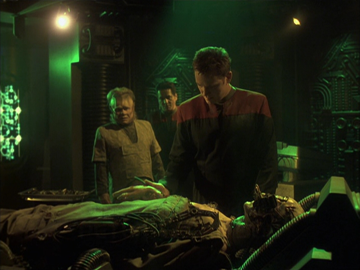 extant_StarTrek_VOY_6x16-Collective_00500.jpg