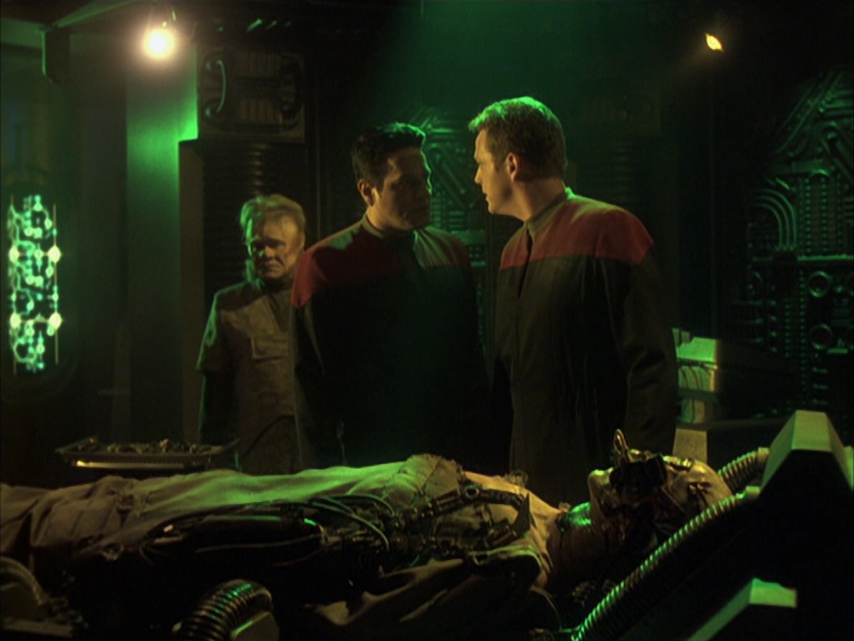 extant_StarTrek_VOY_6x16-Collective_00521.jpg