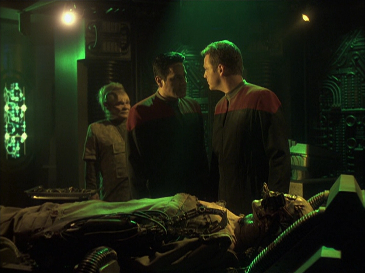 extant_StarTrek_VOY_6x16-Collective_00523.jpg