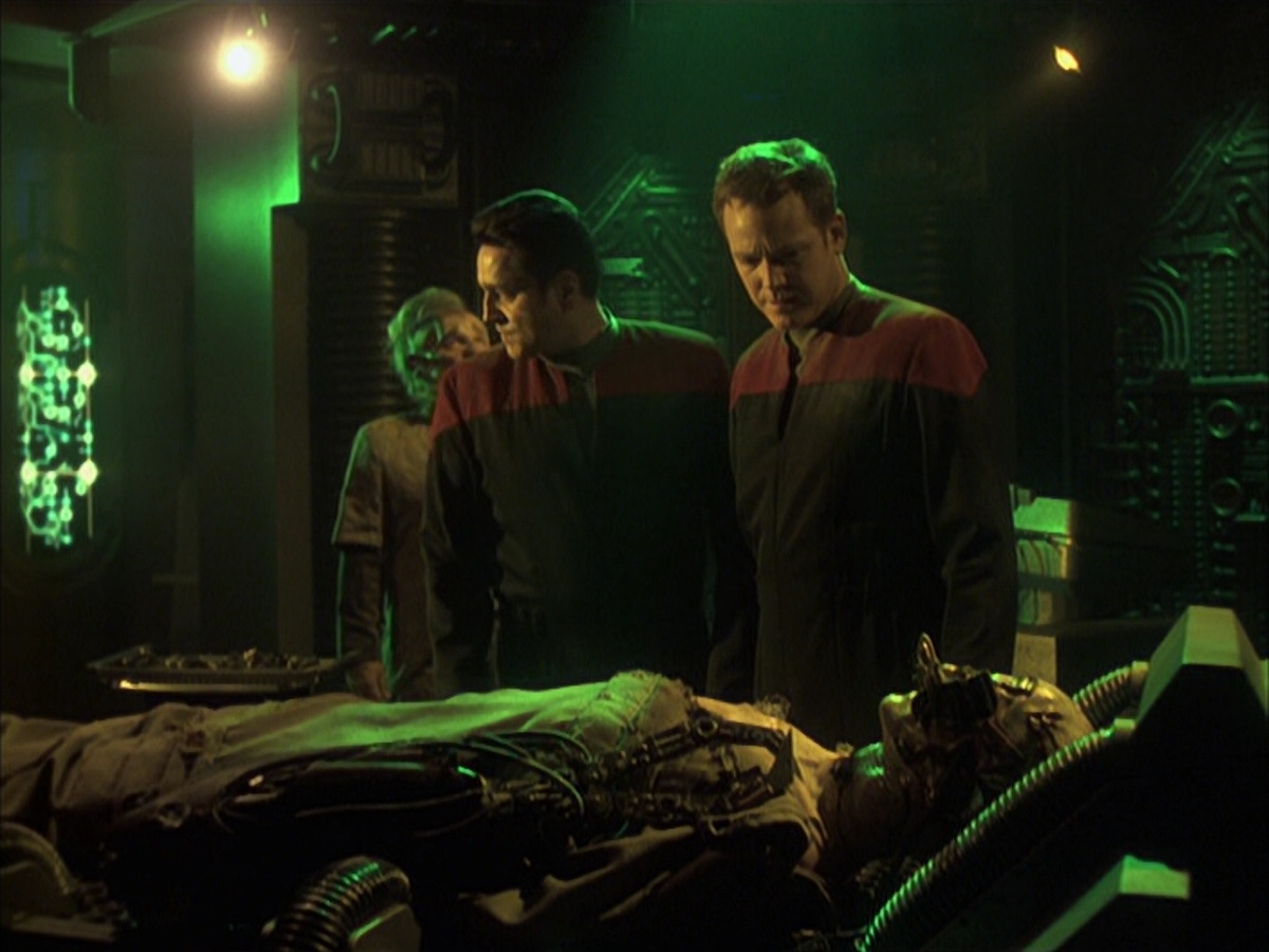 extant_StarTrek_VOY_6x16-Collective_00528.jpg