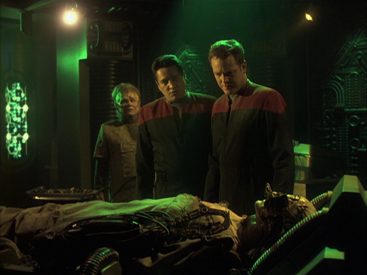 extant_StarTrek_VOY_6x16-Collective_00529.jpg