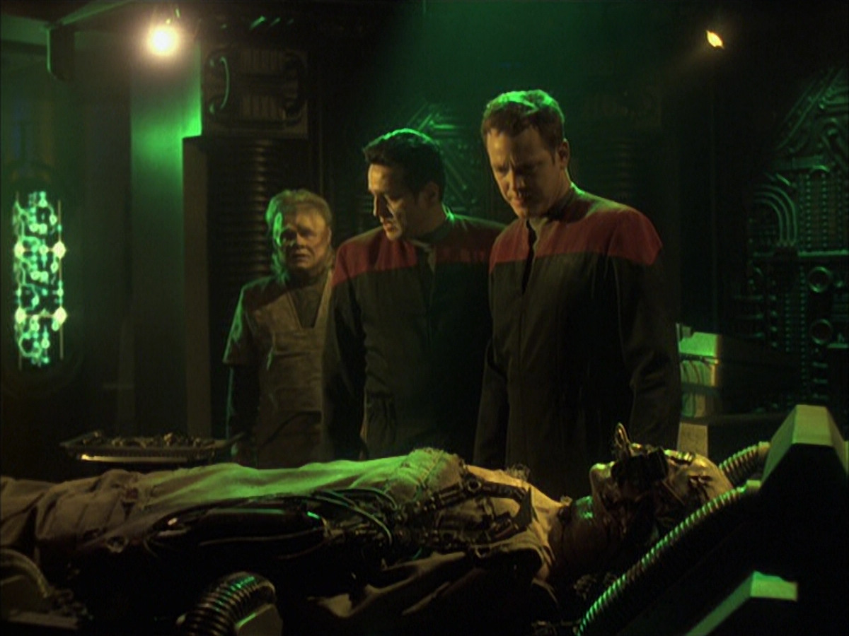extant_StarTrek_VOY_6x16-Collective_00530.jpg