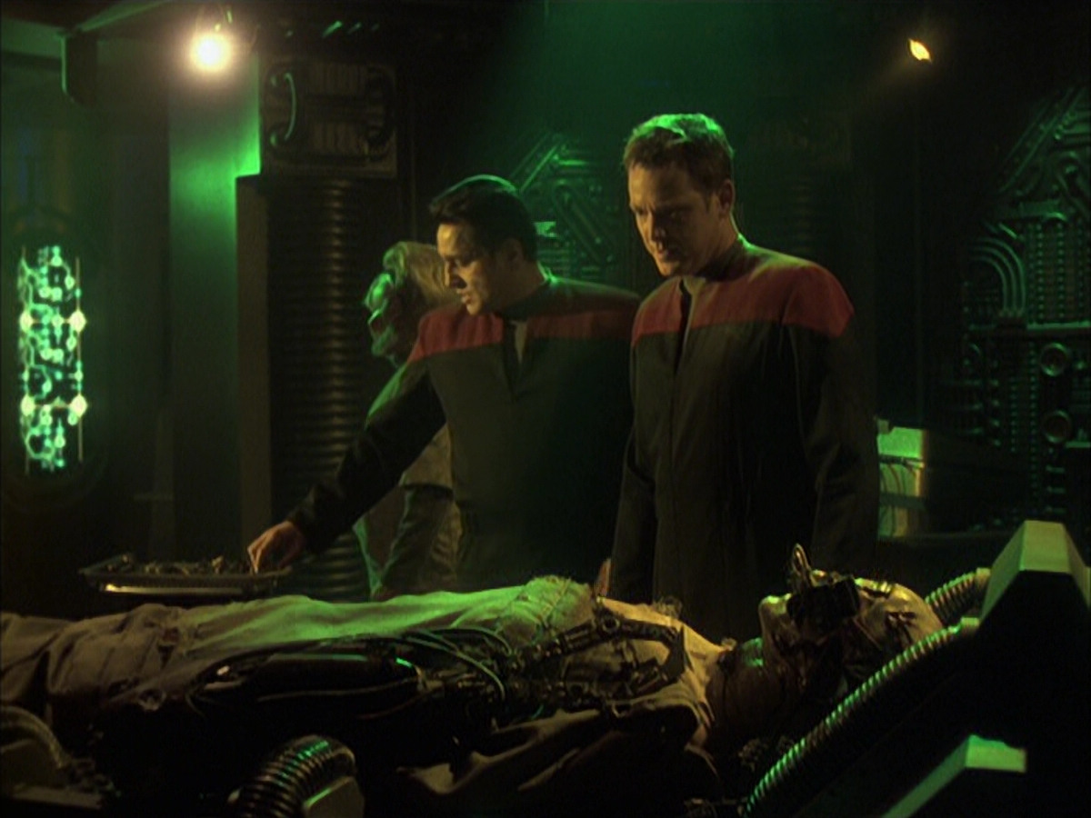 extant_StarTrek_VOY_6x16-Collective_00532.jpg