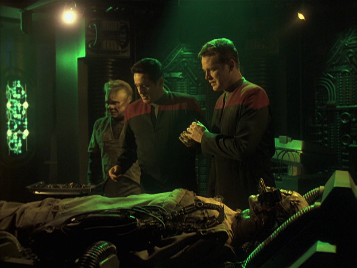 extant_StarTrek_VOY_6x16-Collective_00535.jpg