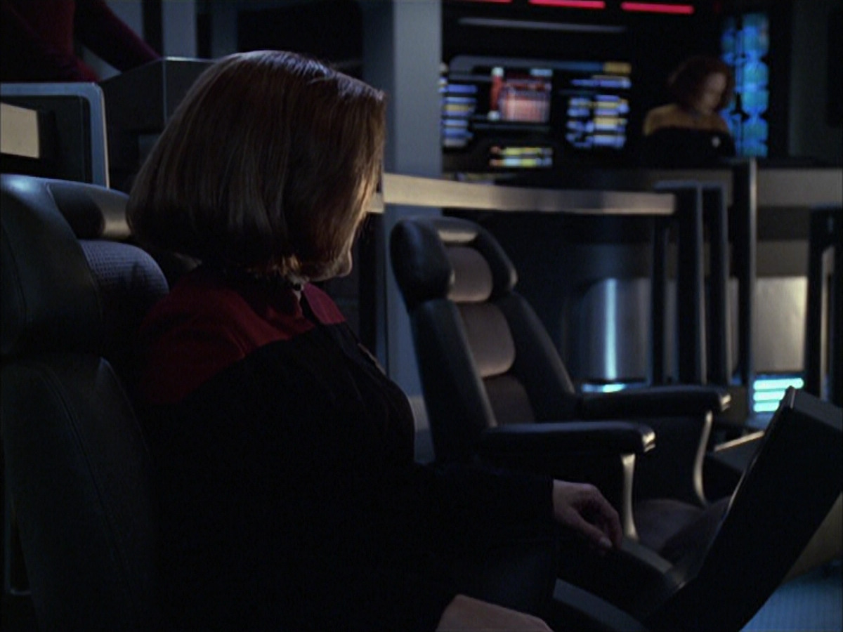 extant_StarTrek_VOY_6x16-Collective_00645.jpg