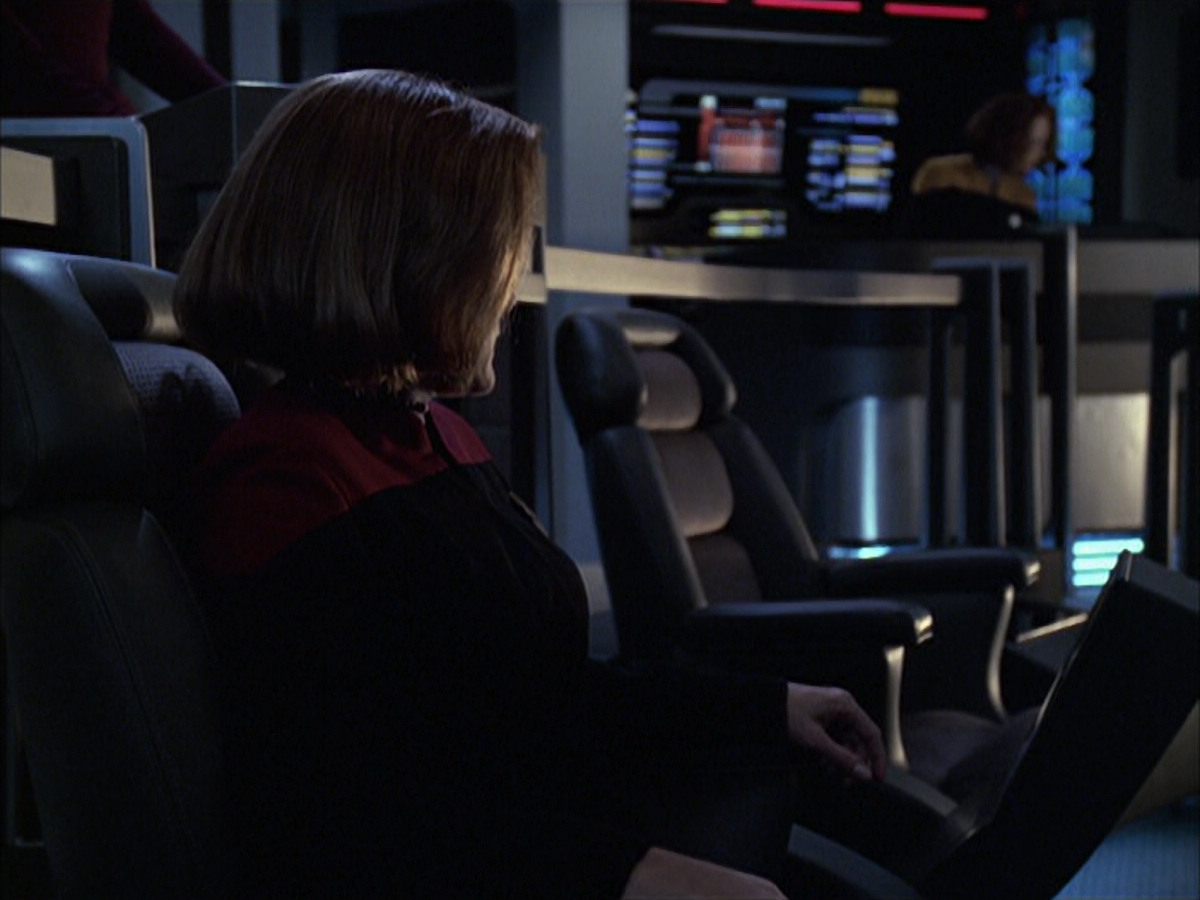 extant_StarTrek_VOY_6x16-Collective_00648.jpg