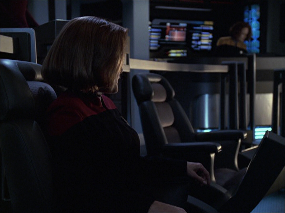 extant_StarTrek_VOY_6x16-Collective_00649.jpg