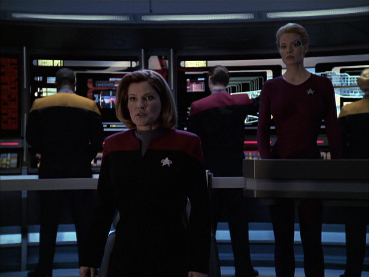 extant_StarTrek_VOY_6x16-Collective_00769.jpg