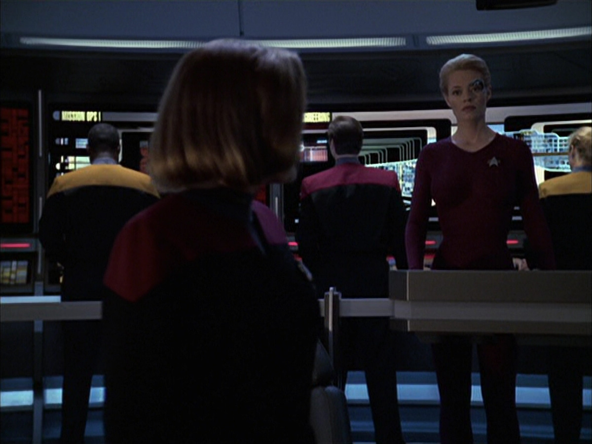 extant_StarTrek_VOY_6x16-Collective_00805.jpg