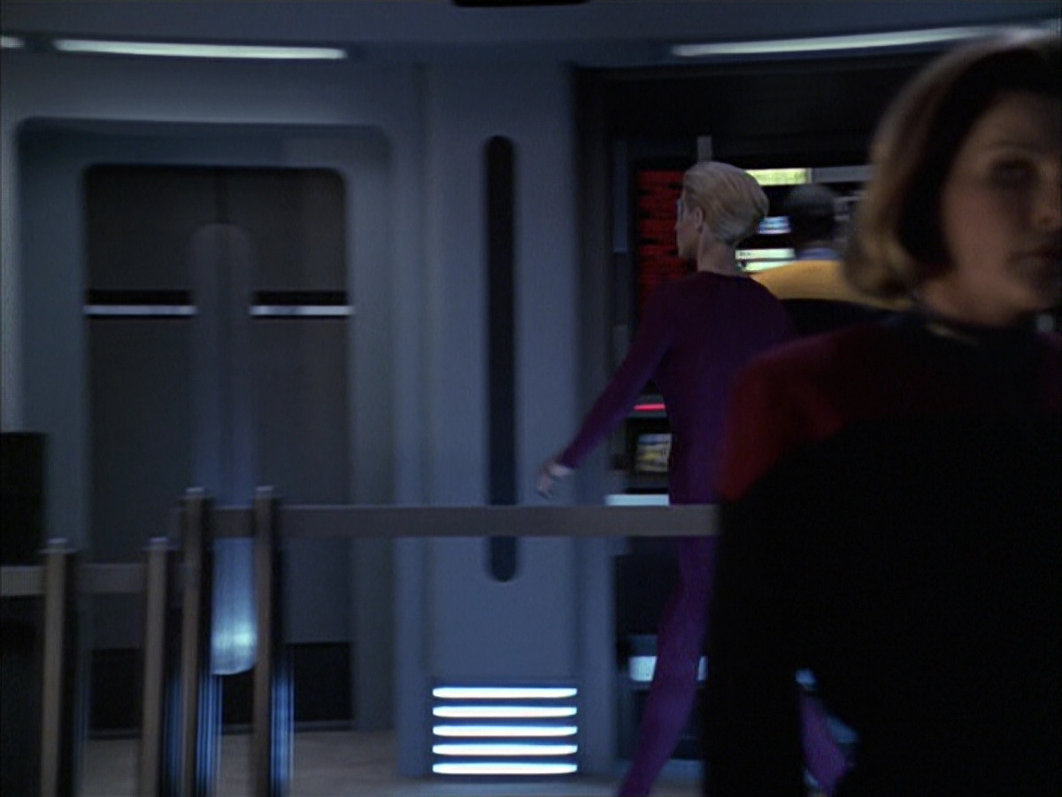 extant_StarTrek_VOY_6x16-Collective_00810.jpg