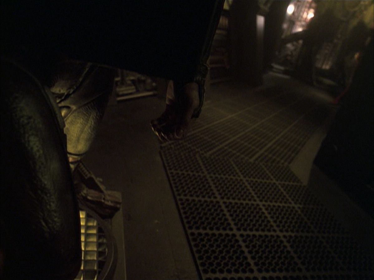 extant_StarTrek_VOY_6x16-Collective_00834.jpg