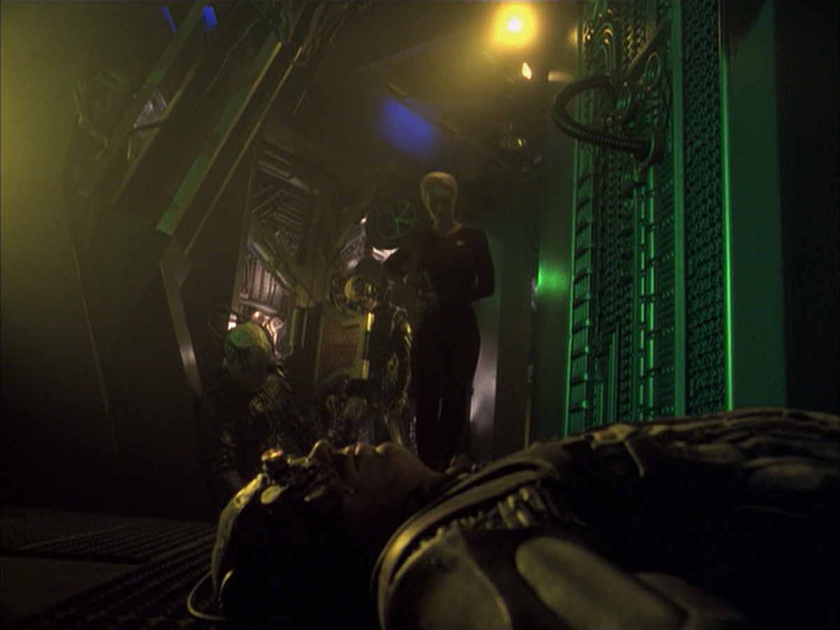 extant_StarTrek_VOY_6x16-Collective_00849.jpg