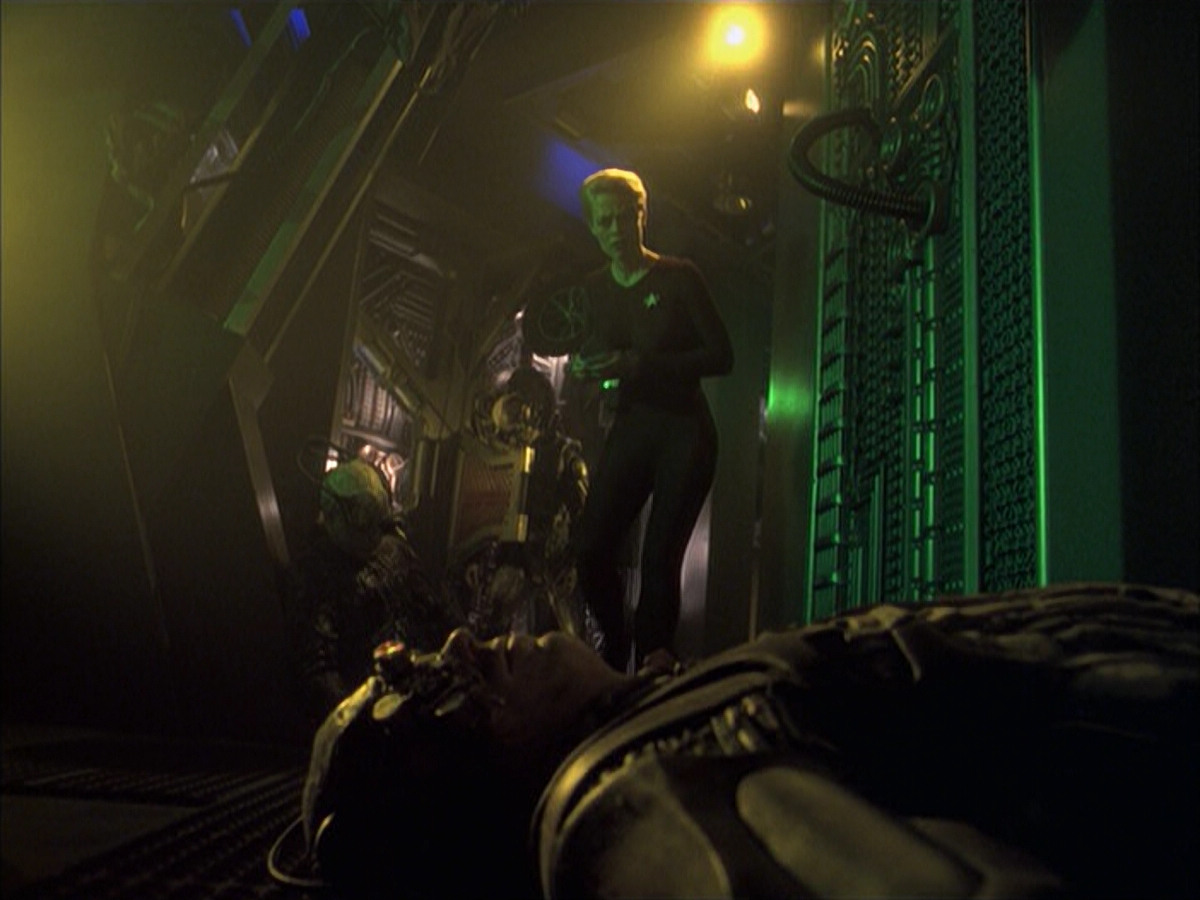 extant_StarTrek_VOY_6x16-Collective_00850.jpg