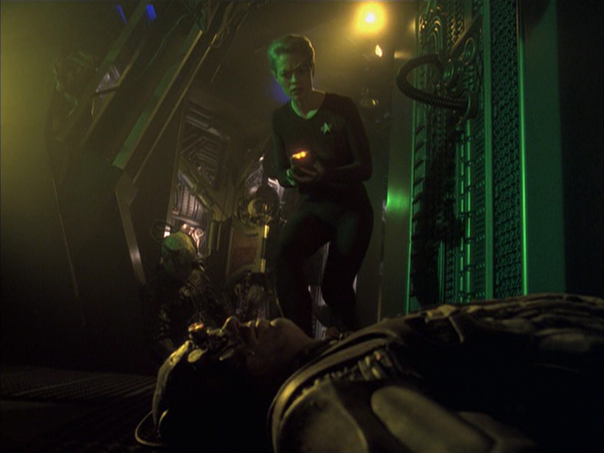 extant_StarTrek_VOY_6x16-Collective_00851.jpg