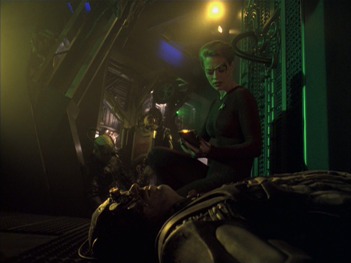 extant_StarTrek_VOY_6x16-Collective_00853.jpg