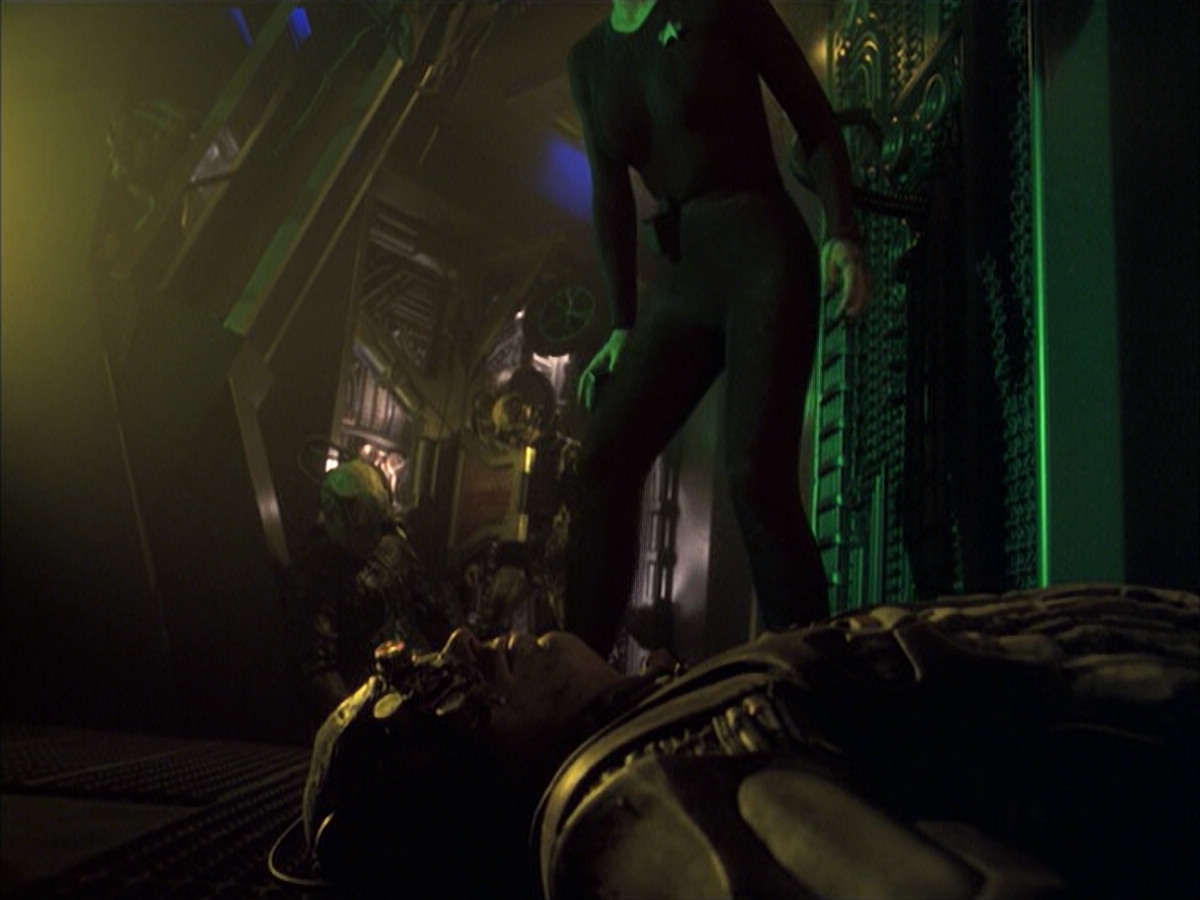 extant_StarTrek_VOY_6x16-Collective_00864.jpg