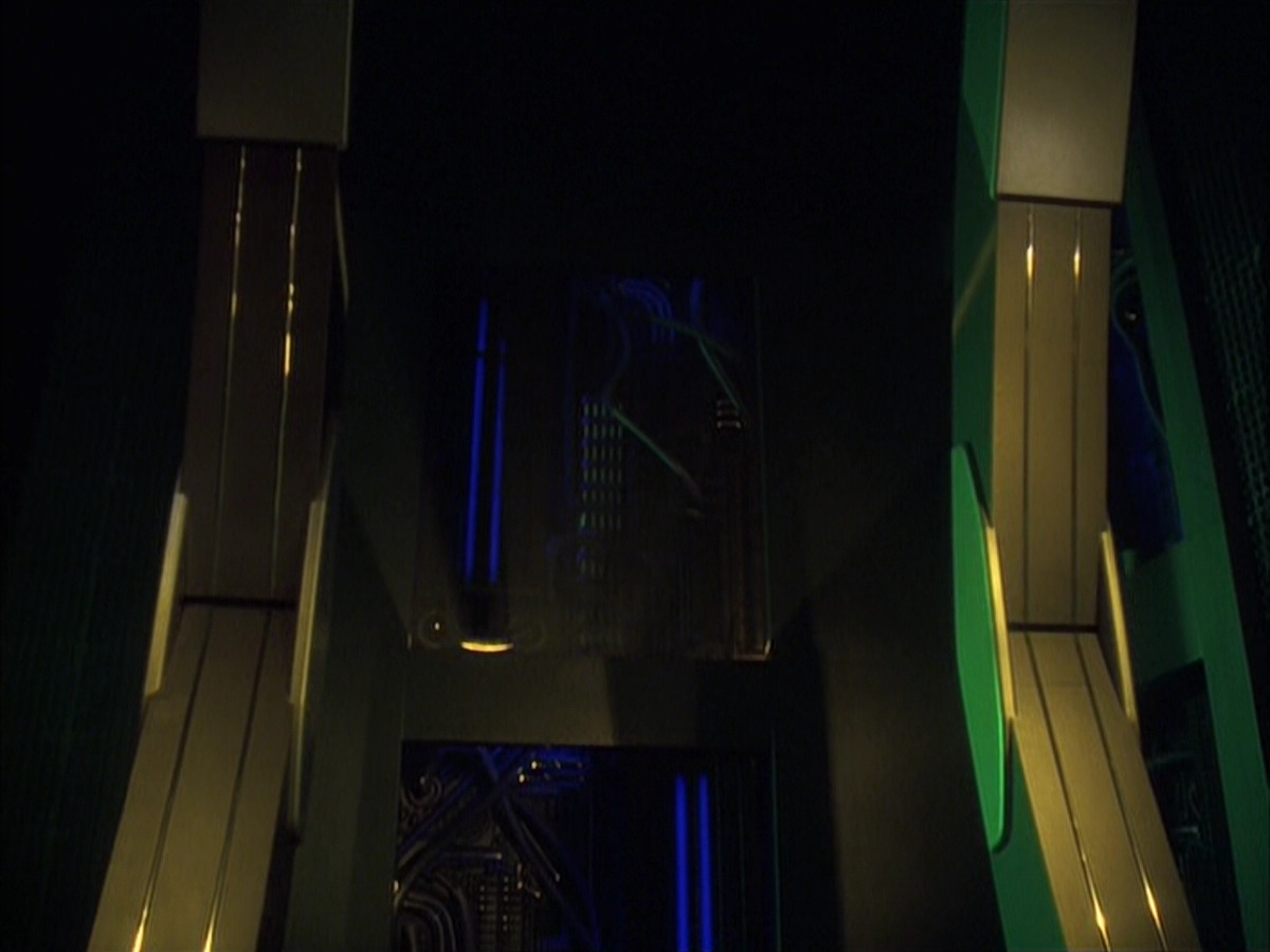 extant_StarTrek_VOY_6x16-Collective_00871.jpg
