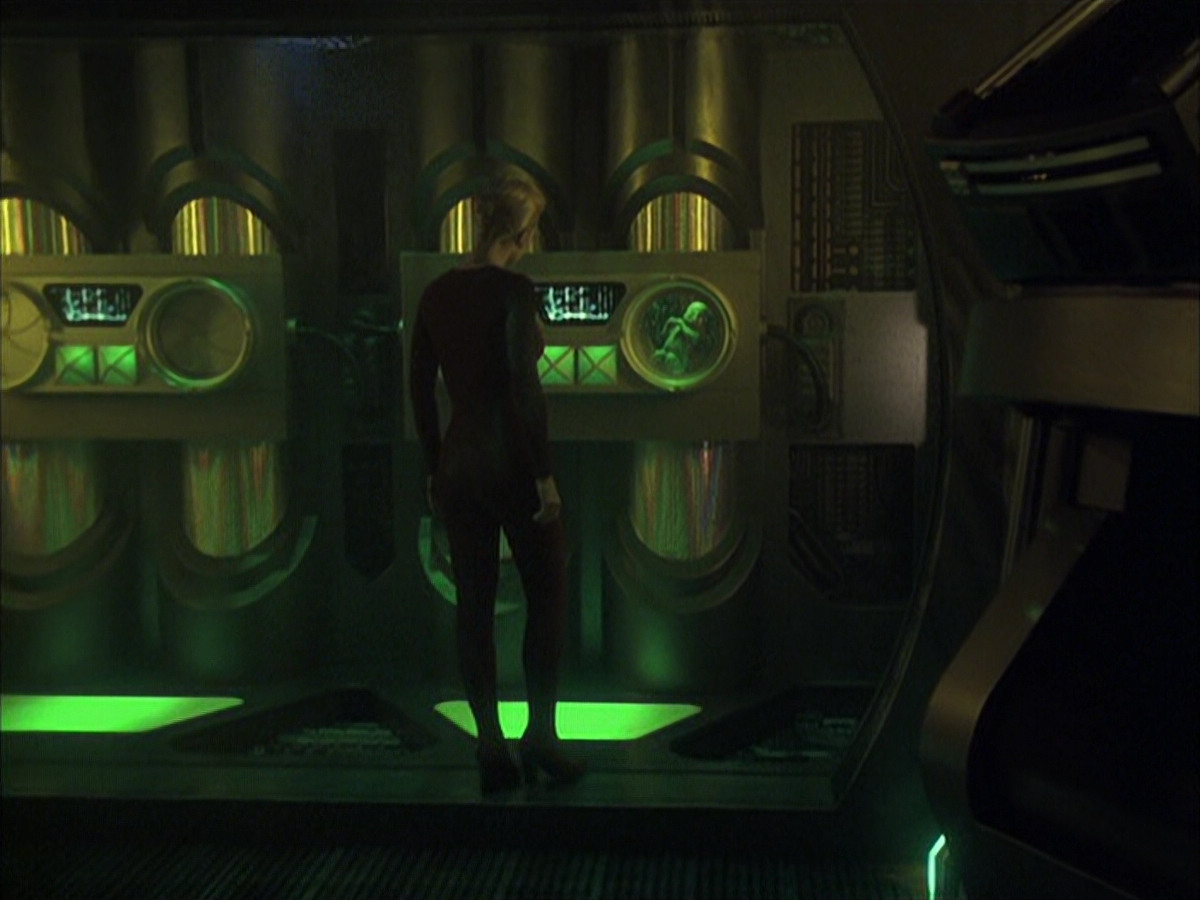 extant_StarTrek_VOY_6x16-Collective_00899.jpg