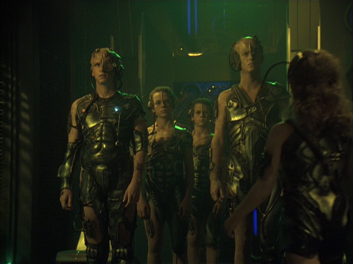extant_StarTrek_VOY_6x16-Collective_00924.jpg
