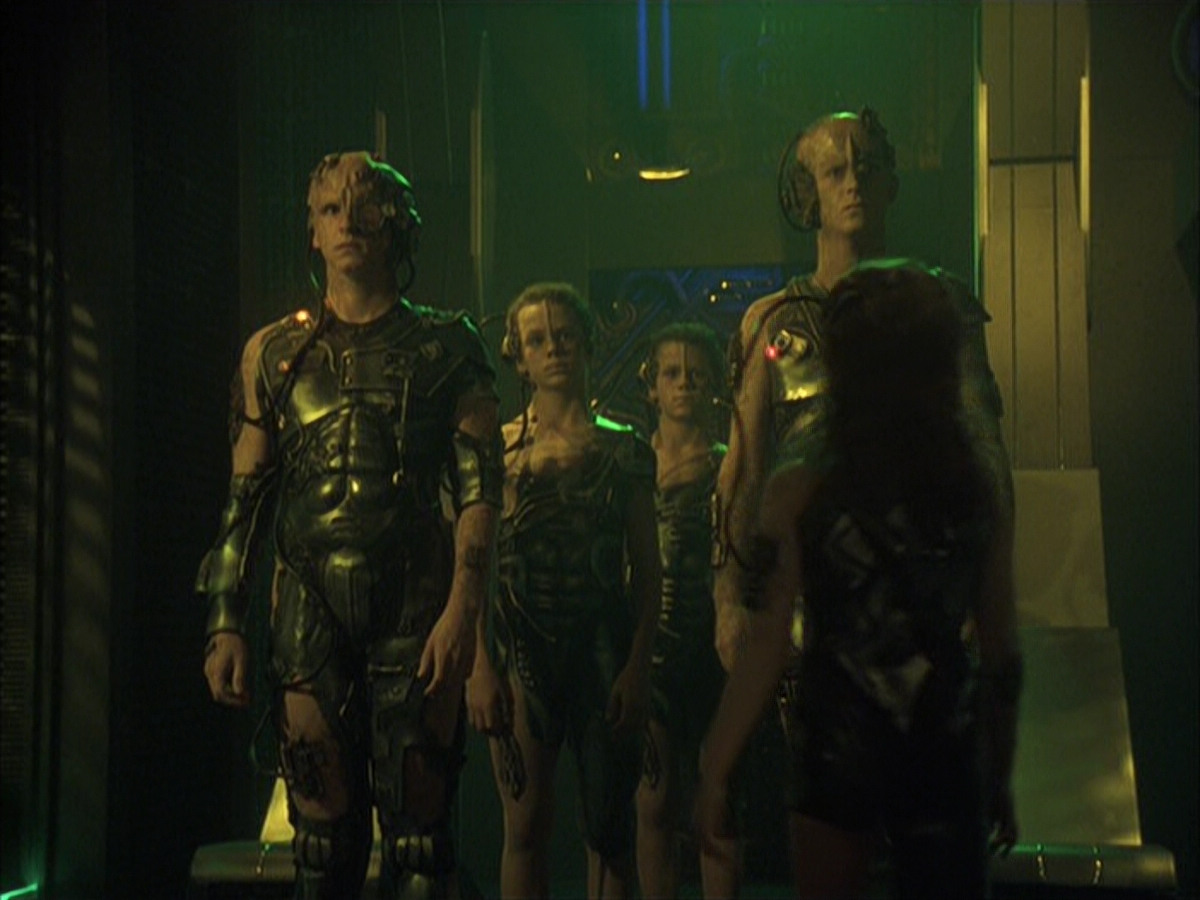 extant_StarTrek_VOY_6x16-Collective_00925.jpg