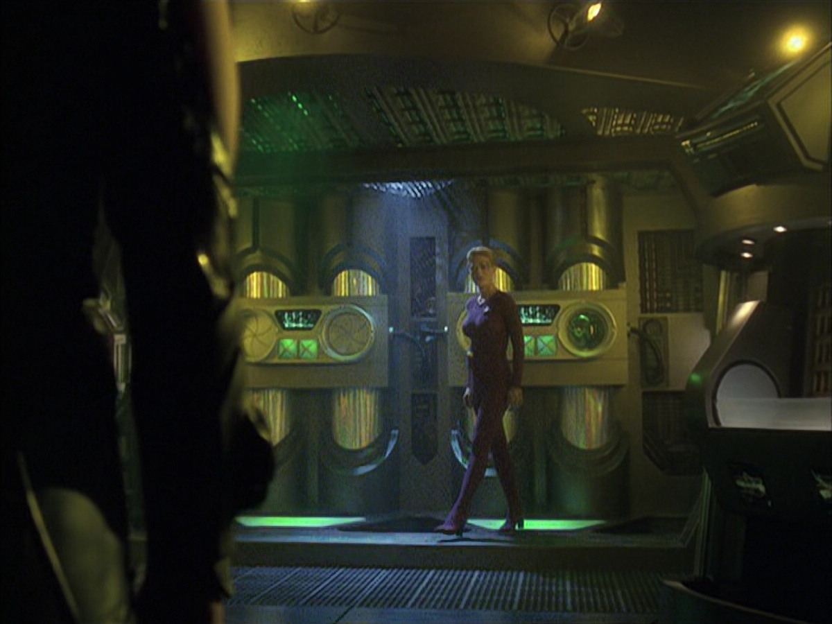 extant_StarTrek_VOY_6x16-Collective_00931.jpg