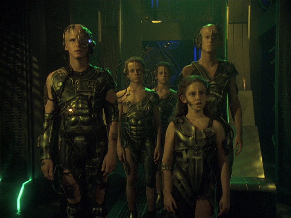 extant_StarTrek_VOY_6x16-Collective_00967.jpg