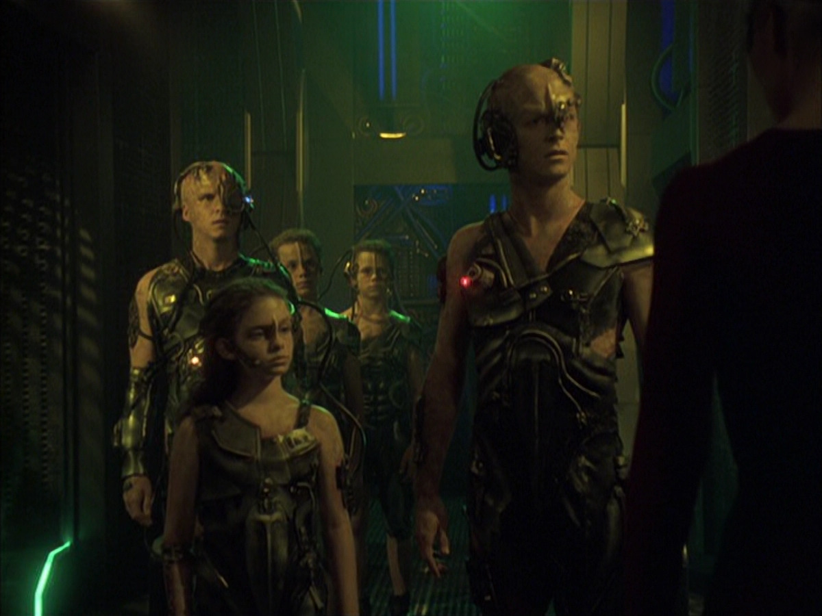 extant_StarTrek_VOY_6x16-Collective_00986.jpg