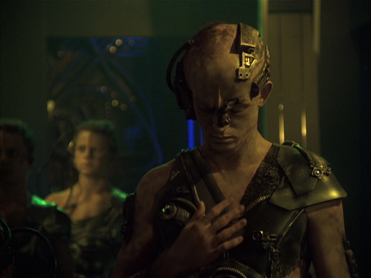 extant_StarTrek_VOY_6x16-Collective_00996.jpg