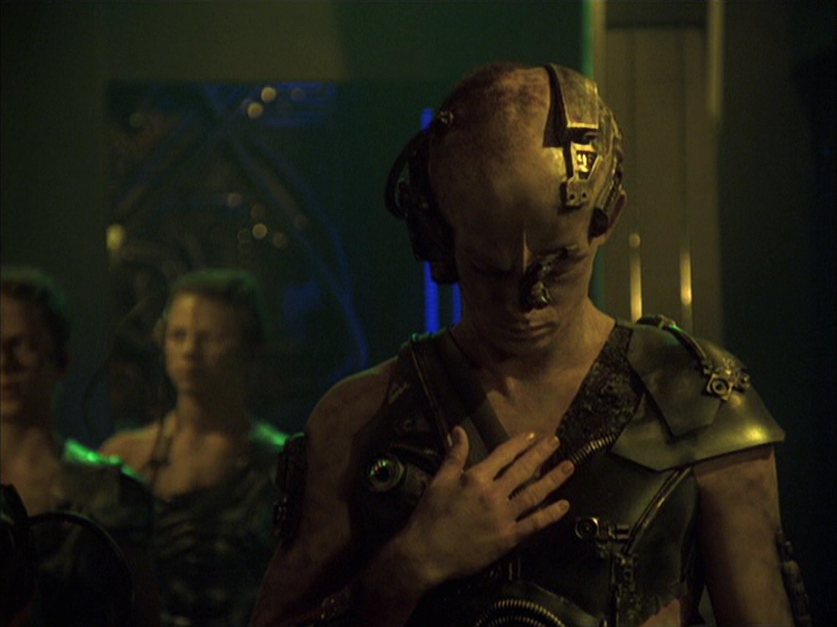 extant_StarTrek_VOY_6x16-Collective_00997.jpg