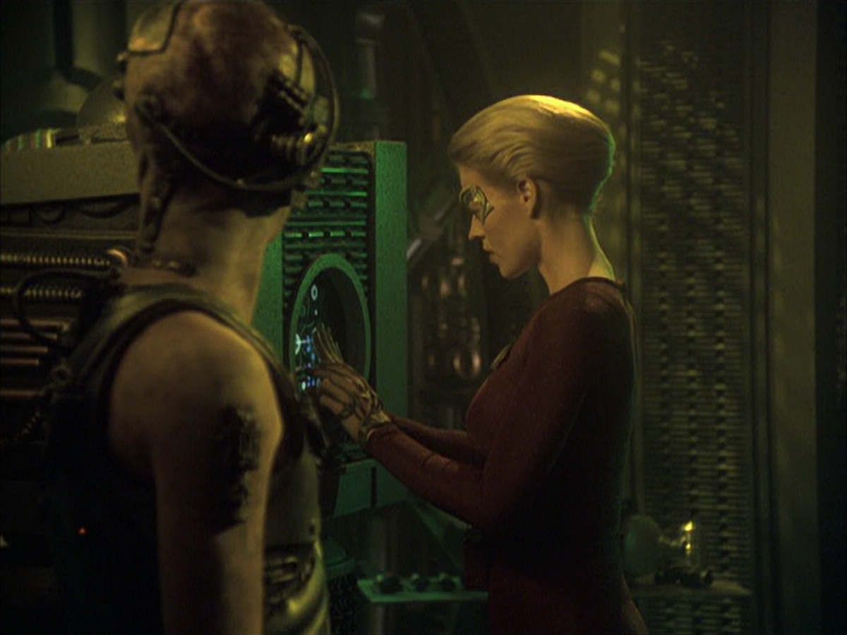 extant_StarTrek_VOY_6x16-Collective_01028.jpg