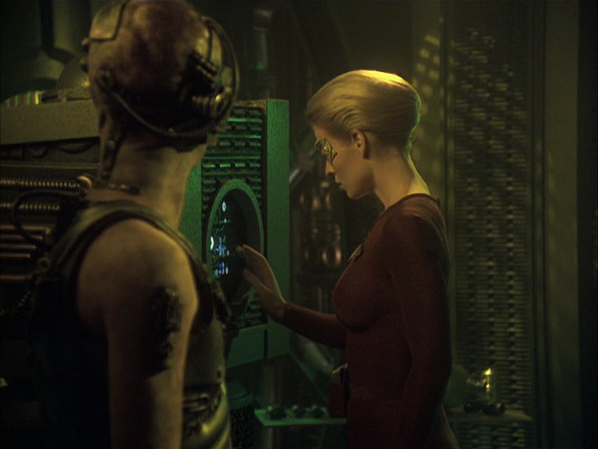 extant_StarTrek_VOY_6x16-Collective_01031.jpg