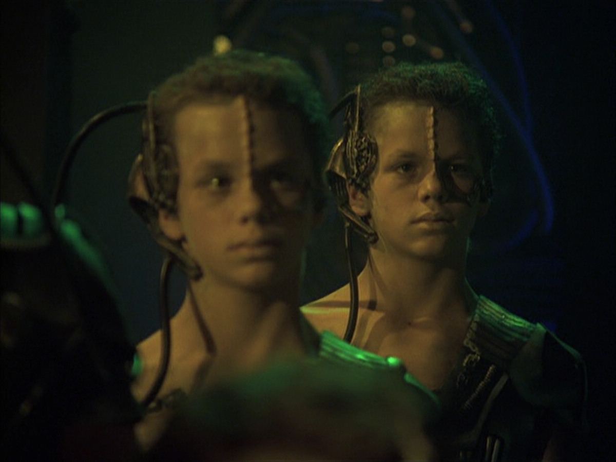 extant_StarTrek_VOY_6x16-Collective_01049.jpg