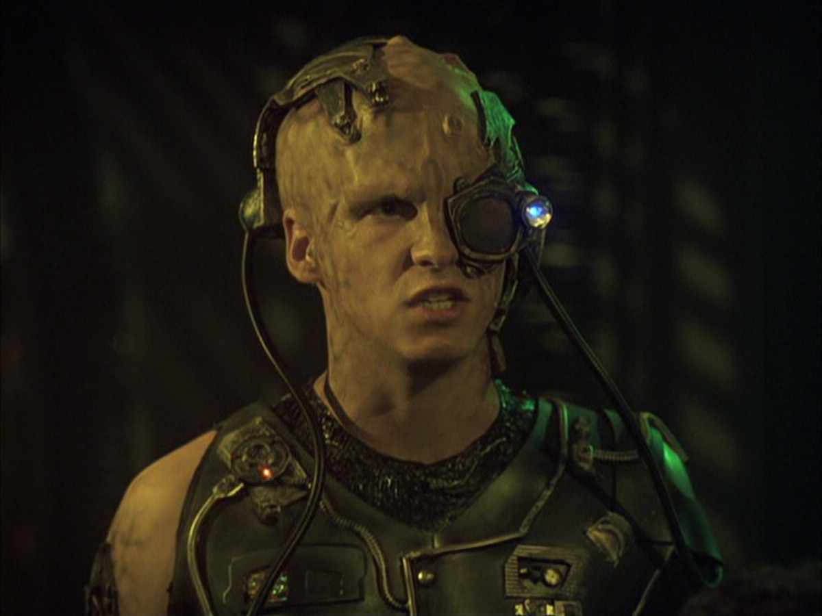 extant_StarTrek_VOY_6x16-Collective_01057.jpg