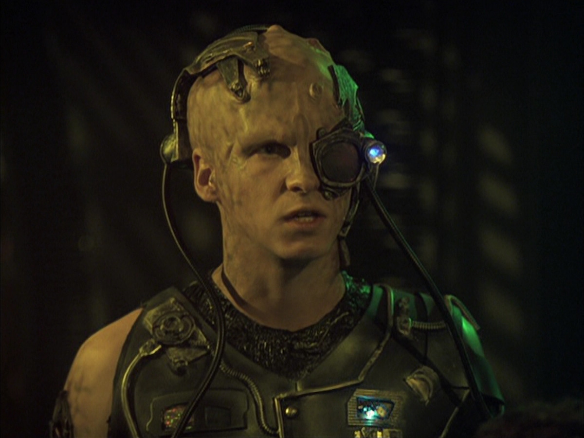 extant_StarTrek_VOY_6x16-Collective_01061.jpg
