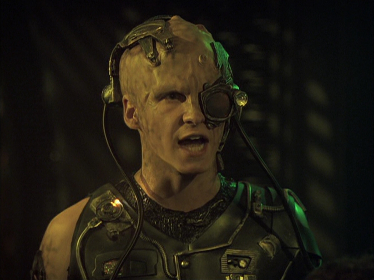 extant_StarTrek_VOY_6x16-Collective_01062.jpg