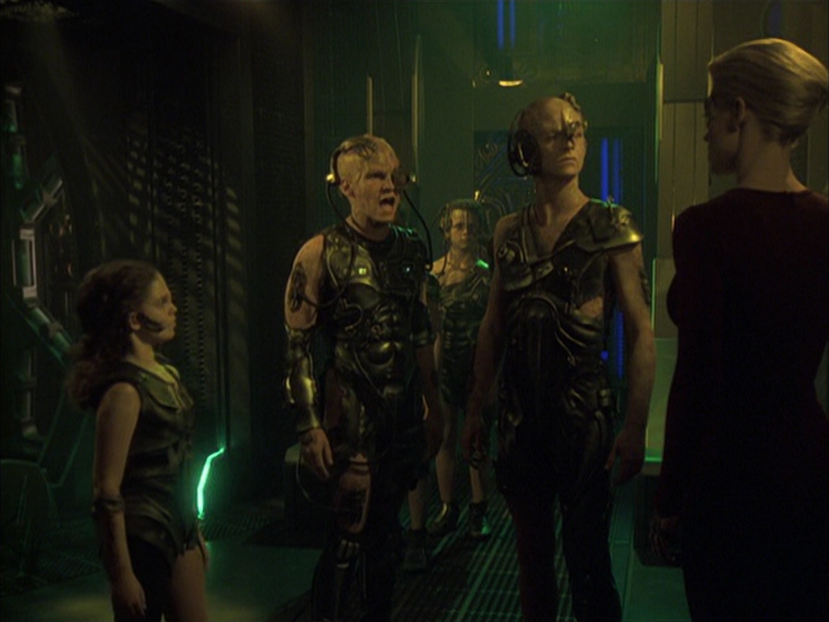 extant_StarTrek_VOY_6x16-Collective_01067.jpg