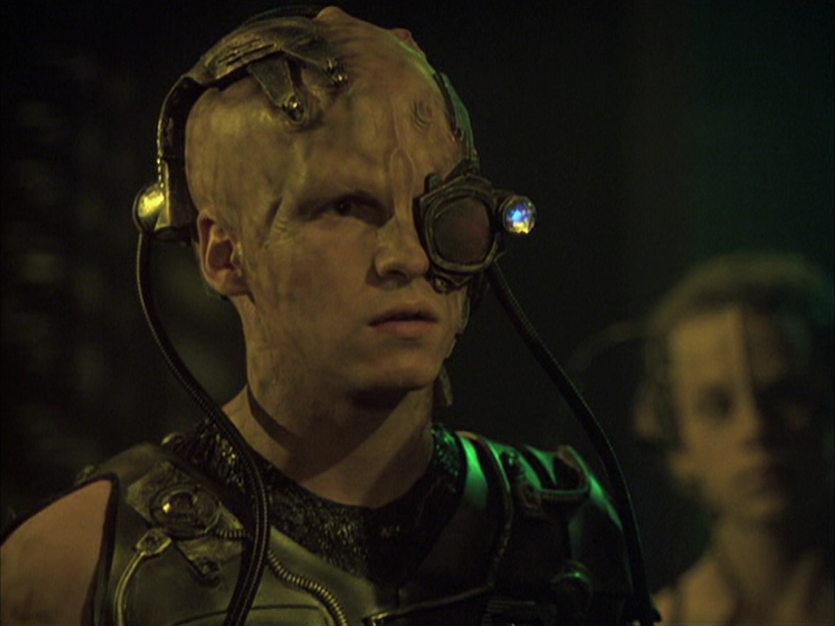 extant_StarTrek_VOY_6x16-Collective_01073.jpg