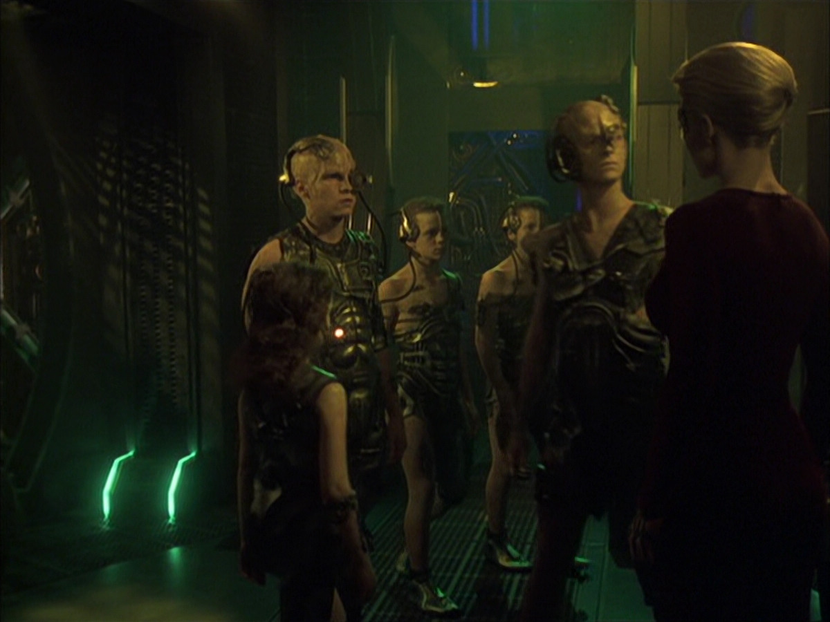 extant_StarTrek_VOY_6x16-Collective_01082.jpg