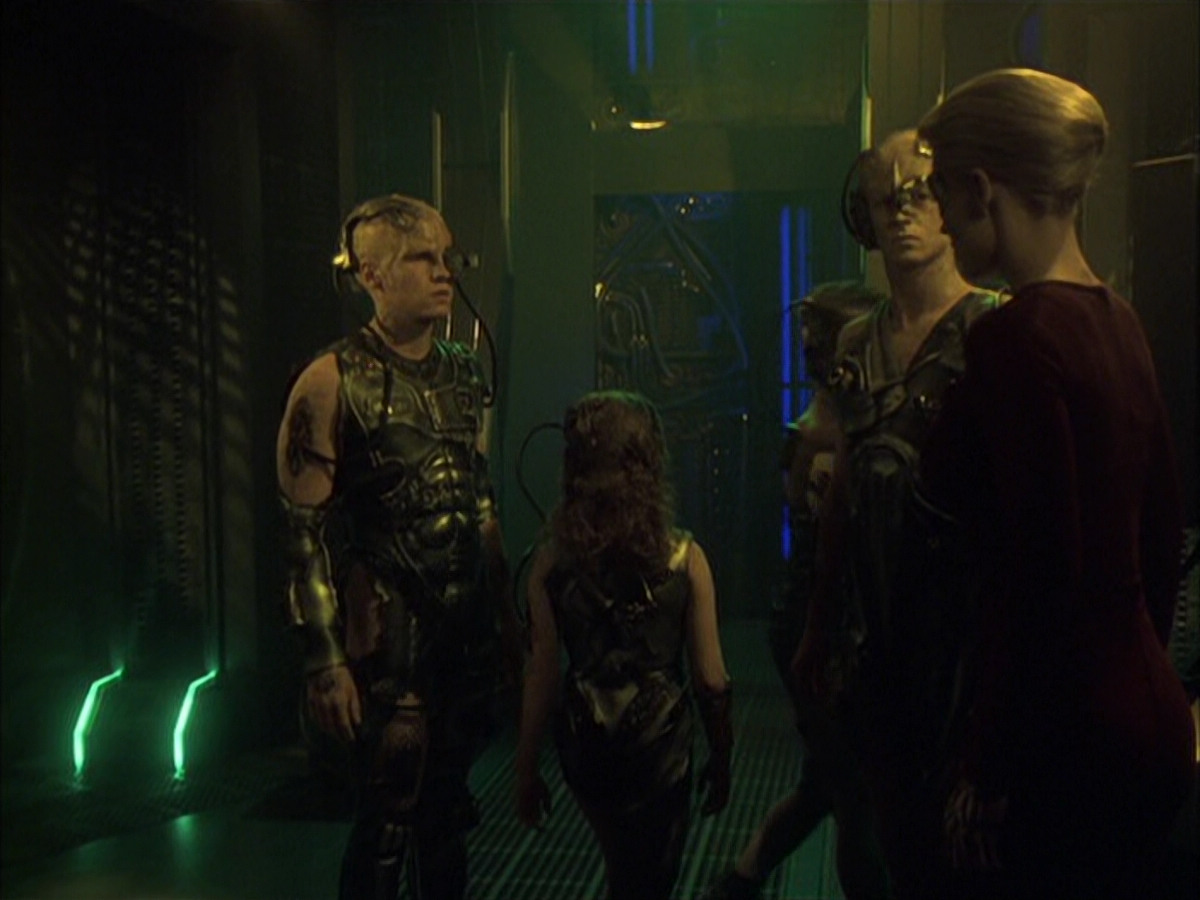 extant_StarTrek_VOY_6x16-Collective_01084.jpg