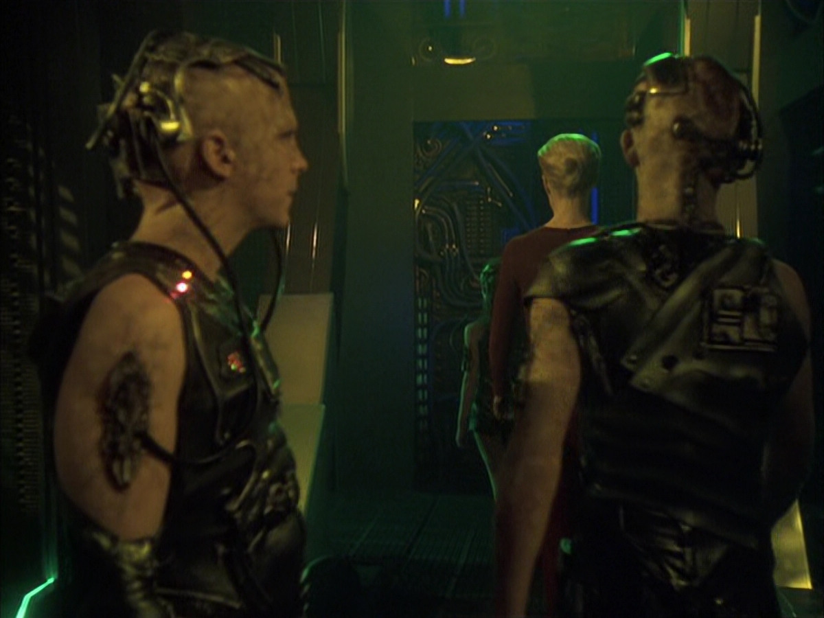 extant_StarTrek_VOY_6x16-Collective_01089.jpg
