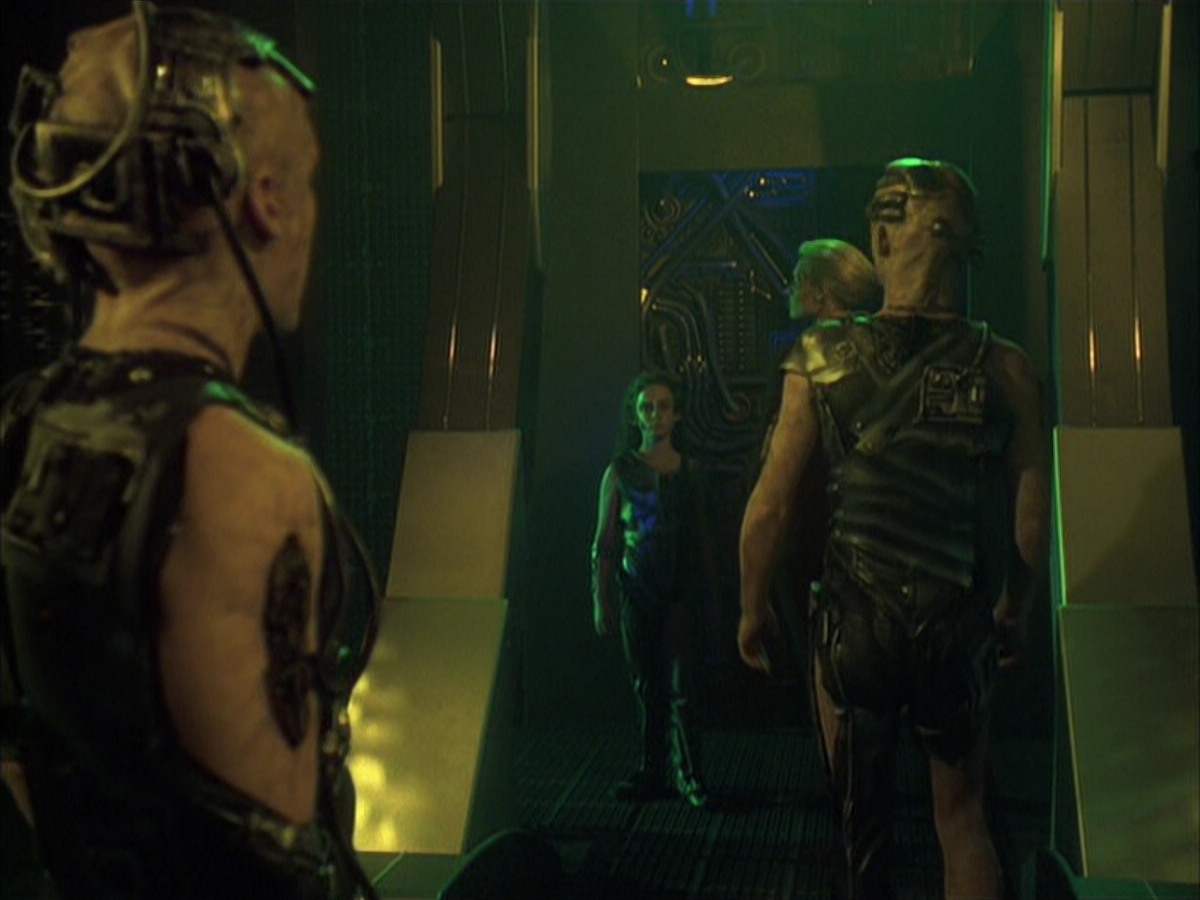 extant_StarTrek_VOY_6x16-Collective_01091.jpg