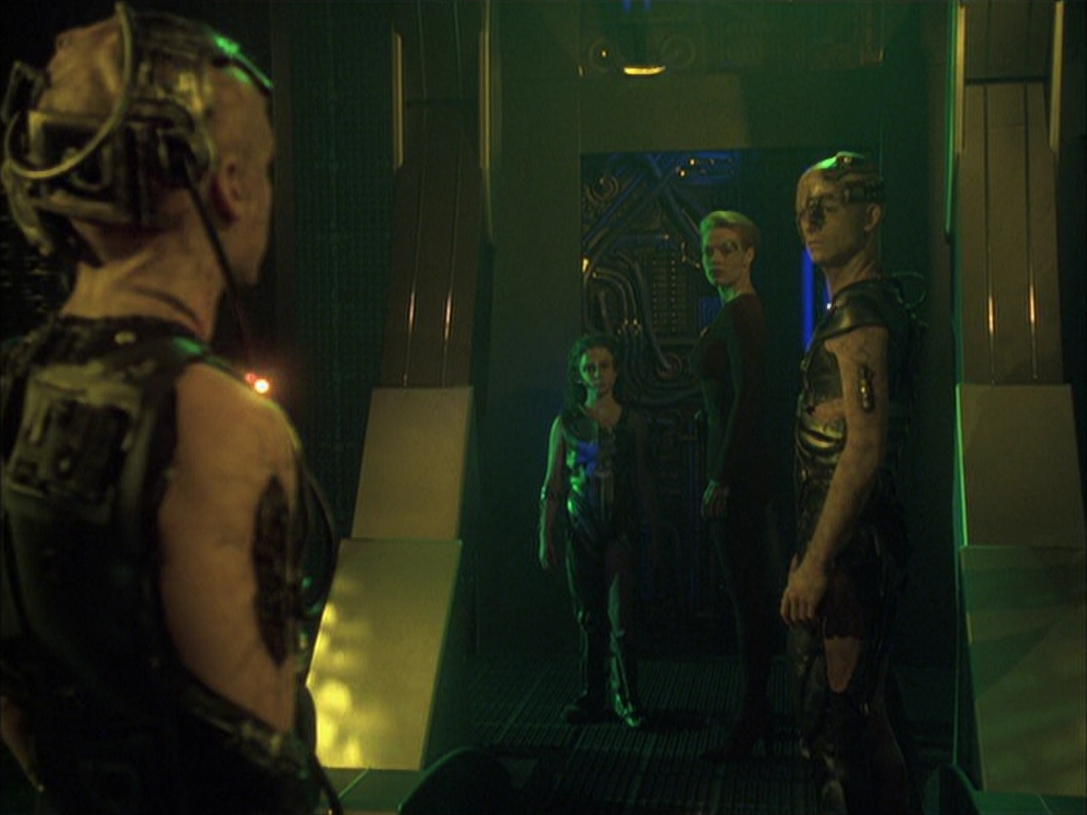 extant_StarTrek_VOY_6x16-Collective_01095.jpg