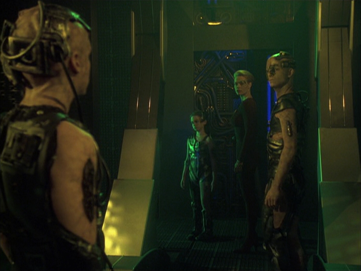 extant_StarTrek_VOY_6x16-Collective_01097.jpg