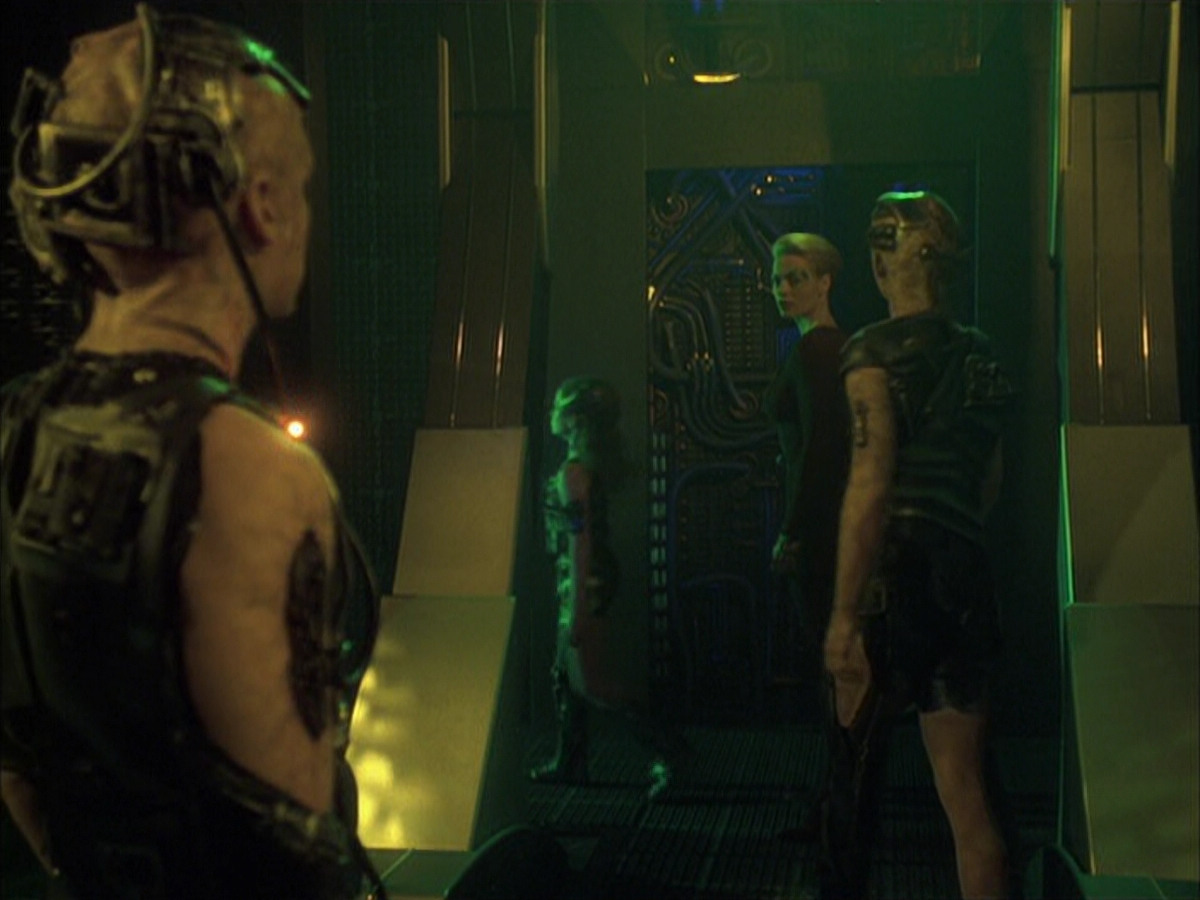 extant_StarTrek_VOY_6x16-Collective_01098.jpg